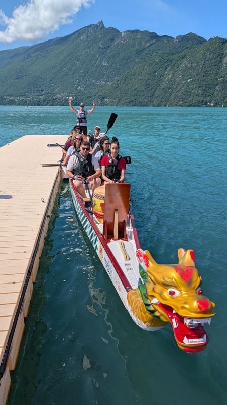 Famille et amis bénéficiaires d'associations en Dragon Boat